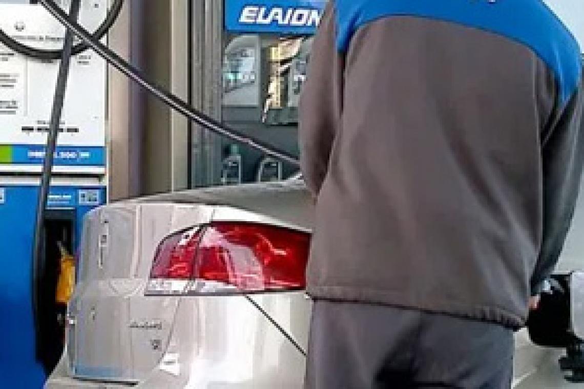 Impacto en los surtidores: el Gobierno actualizó parcialmente los impuestos a los combustibles