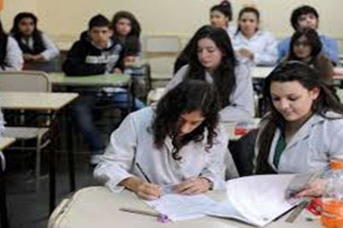 Paritaria docente: el Gobierno ofreció un aumento semestral del 7 %, con mínimos garantizados
