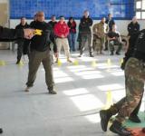 El Gobierno Provincial proyecta que desde septiembre policías de Rosario y de Santa Fe porten las Taser