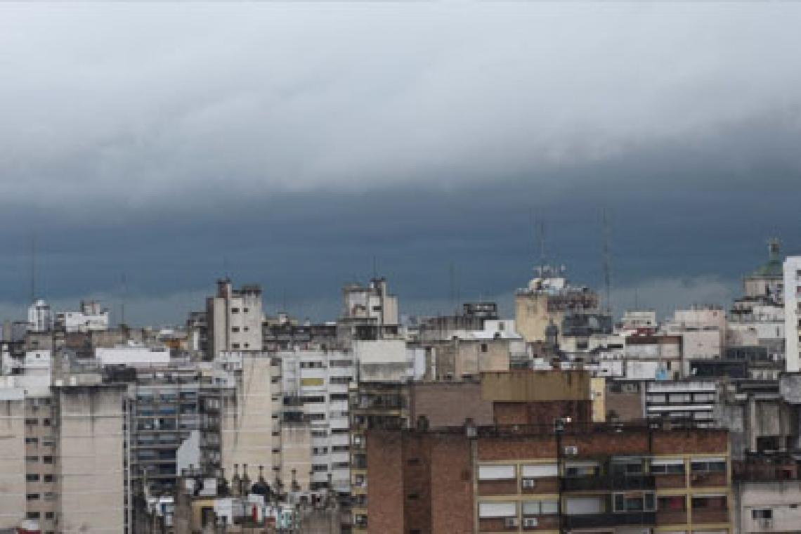 Rosario continúa bajo alerta naranja por tormentas durante la mañana de este domingo