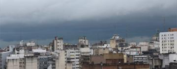 Rosario continúa bajo alerta naranja por tormentas durante la mañana de este domingo