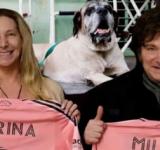 Cómo es el “Salón Conan” de la Quinta de Olivos en el que Javier Milei guarda regalos y cuadros de sus perros