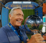Hoy a nuestro querido Miguel le toca dirigir desde el cielo