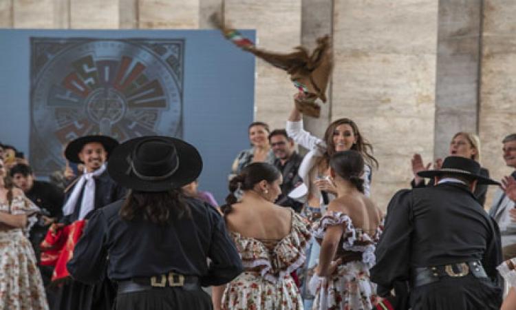 El Festival Nacional de Folclore de Cosquín presentó su 66° edición en el Monumento a la Bandera