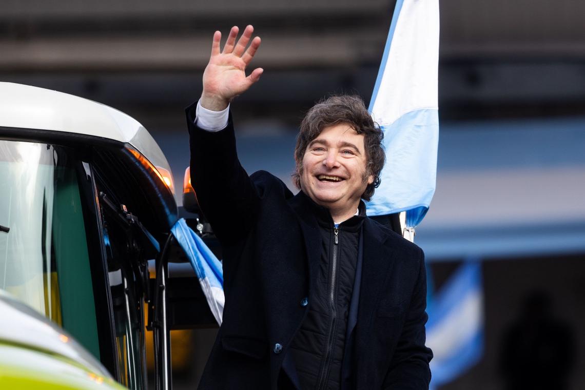 Milei se sube al “tour de la gratitud” y viaja a Córdoba