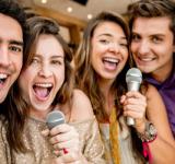 Los sorprendentes beneficios que cantar tiene para la salud (y que están respaldados por la ciencia)