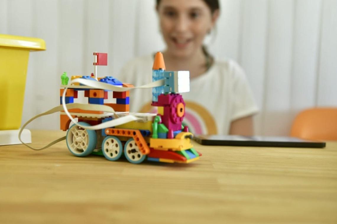 Con 600 niñas y niños inscriptos, los talleres de robótica se disfrutan en los seis distritos