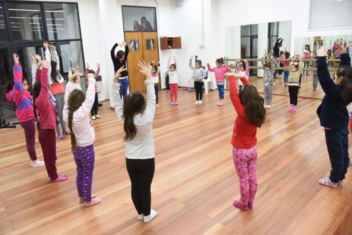 La Escuela Municipal de Danzas abrió la preinscripción 2026 en los distritos