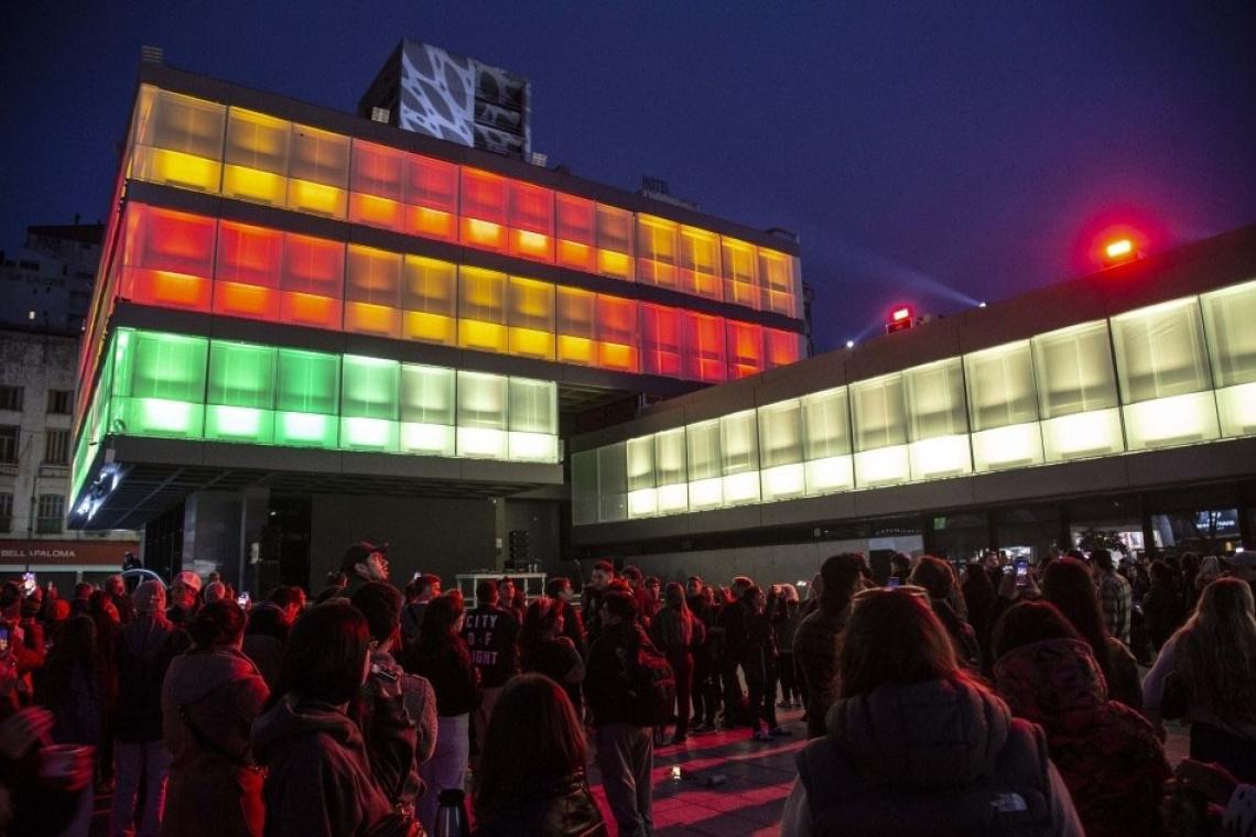Noche de tarot, arte y música en el Fontanarrosa para celebrar el amor