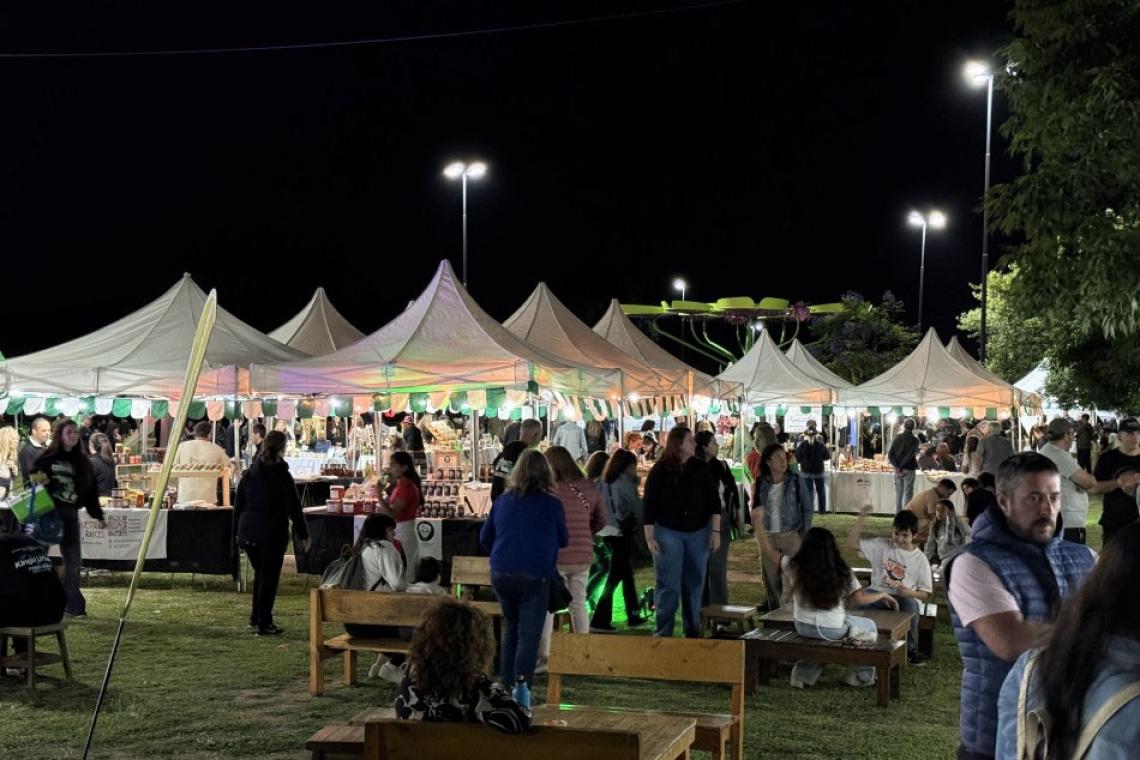 Rosario vive el verano con las “Nochecitas de Feria” en plazas de toda la ciudad