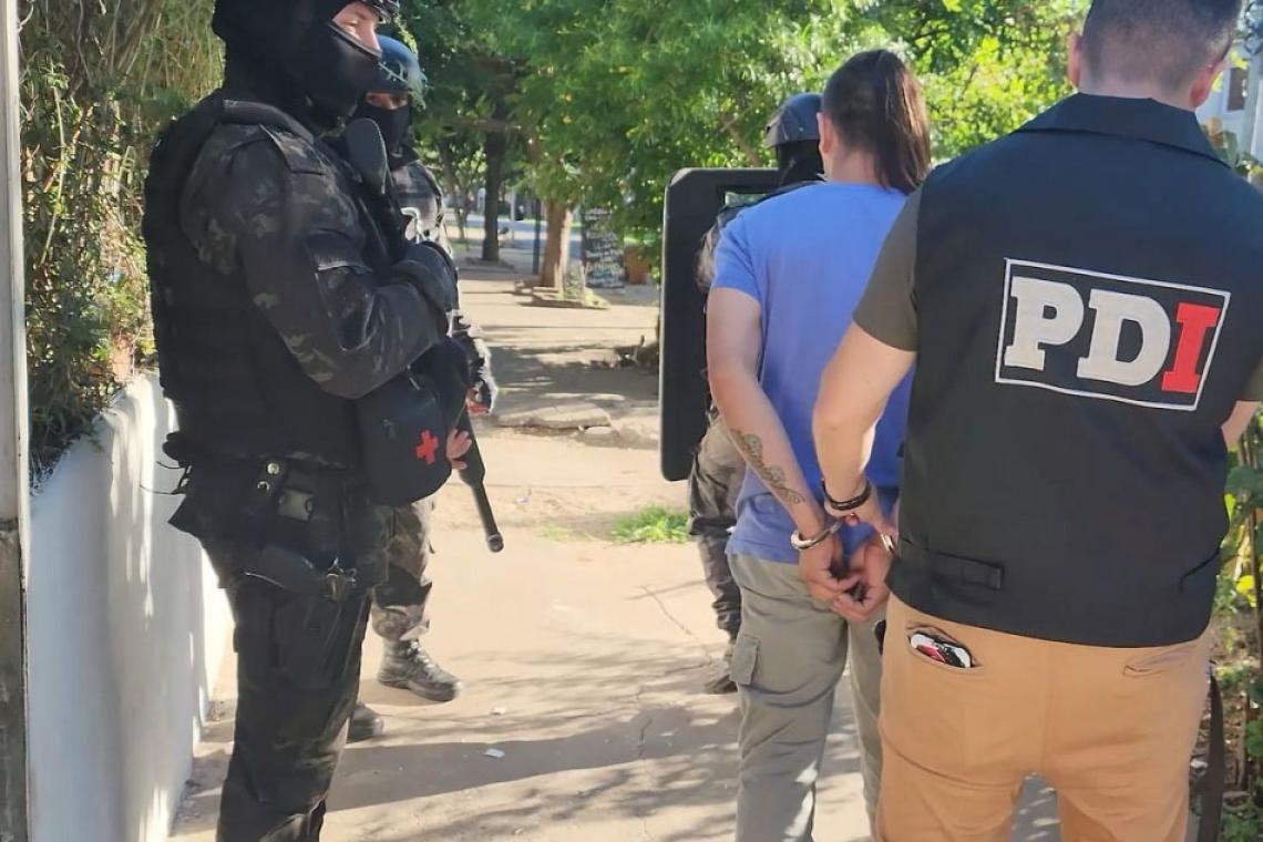 Tres detenidos en allanamientos por intimidación pública