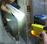 Rosario: la Policía utilizó una pistola Taser para neutralizar a un agresor en un caso de violencia de género