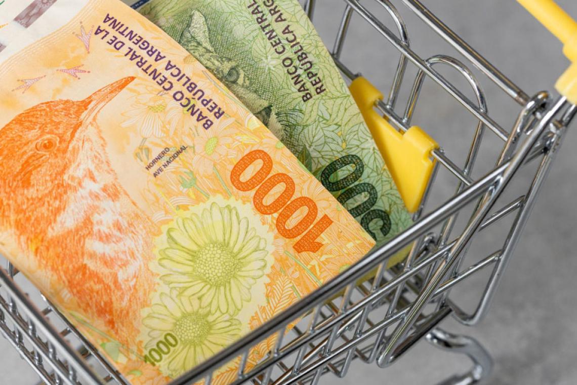 Los salarios volvieron a perder contra la inflación: subieron 2,4% en febrero