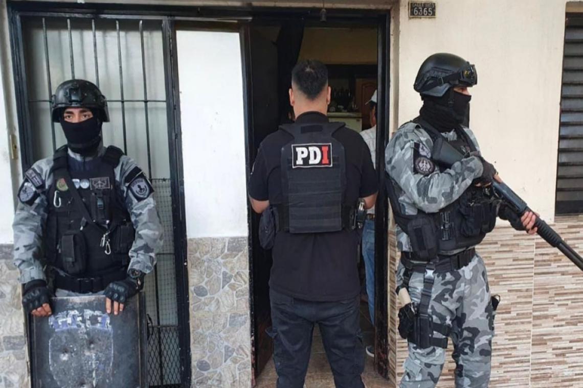 Secuestran droga, armas y detienen a tres personas tras un allanamiento por violencia de género