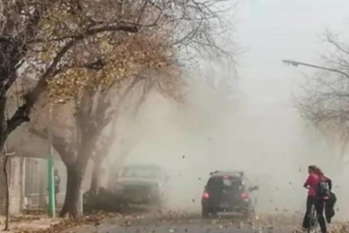 Alerta en Rosario: fuertes vientos este domingo con ráfagas de hasta 90 km/h