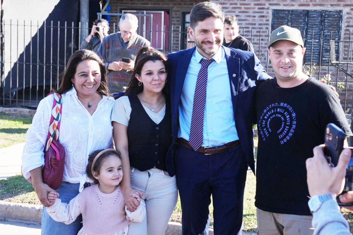 Pullaro entregó viviendas en General Lagos que habían sido abandonadas por Nación