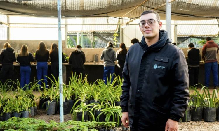 Lucas Martino: “La jardinería para mí, como joven, significa regar el suelo con esperanza”