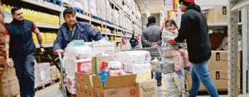 Vuelve el “ahorro informal”: crecen las compras comunitarias y los grupos para abaratar costos