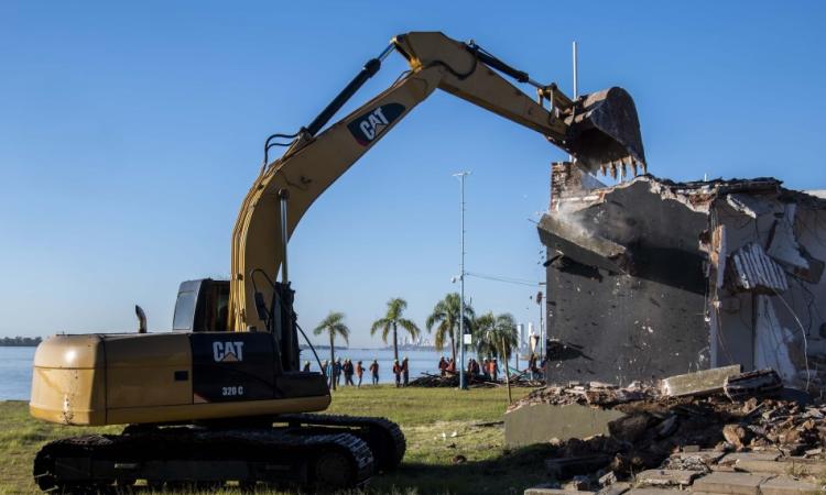 Comenzó la transformación de la Costa Norte con la demolición de Mordisco