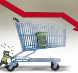 La clase media ajusta cada vez más gastos y cambian los hábitos de consumo en Argentina