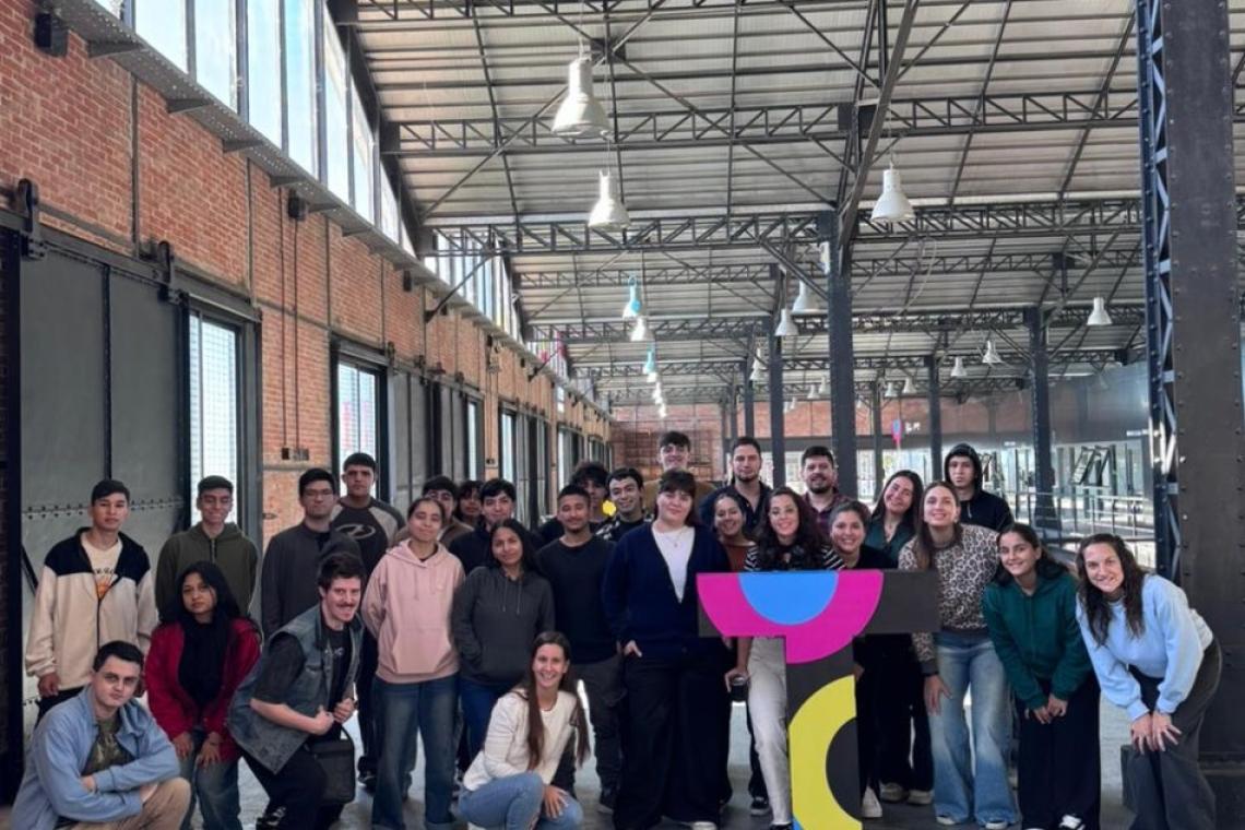 Jóvenes rosarinos se capacitaron con tecnología usada por gigantes globales y ya crean productos con IA