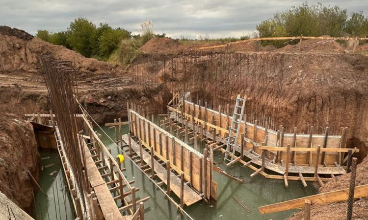 Provincia avanza con nuevas obras hídricas en Caseros para mejorar caminos rurales y producción