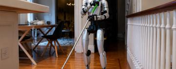 Un robot humanoide ya trabaja limpiando casas en Estados Unidos y marca un hito en la automatización doméstica