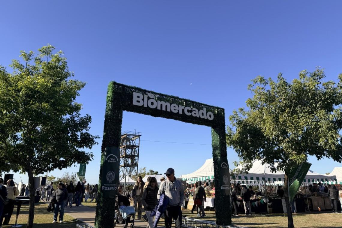 Biomercado patrio: más de 100 emprendedores, música y propuestas para toda la familia este fin de semana largo en Rosario