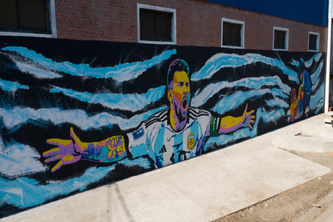 Rosario inaugura la Plaza de Bolsillo Nº100 con un imponente mural de Messi y la Copa del Mundo