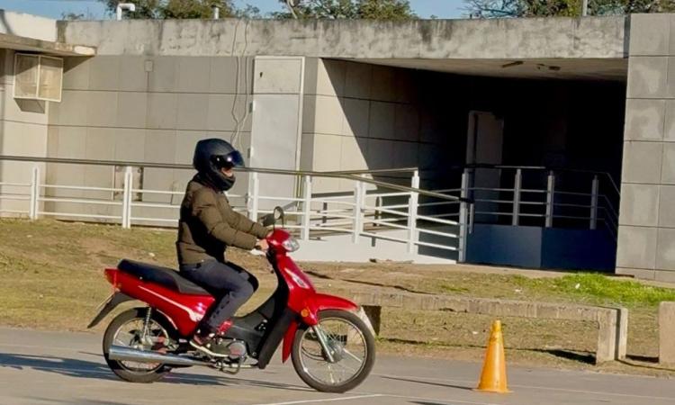 Rosario agiliza la primera licencia de conducir: el trámite presencial ahora se completa en una hora