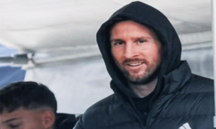 Messi reapareció en Arroyo Seco para acompañar al club de su familia