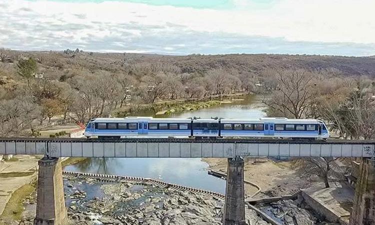 El Tren de las Sierras: un viaje económico entre montañas, ríos y pueblos de Córdoba