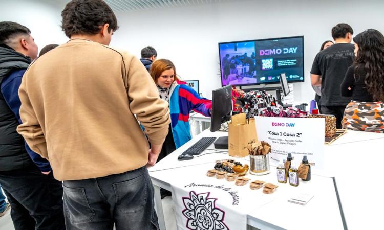 Rosario apuesta al talento joven: más de 200 estudiantes presentaron proyectos tecnológicos
