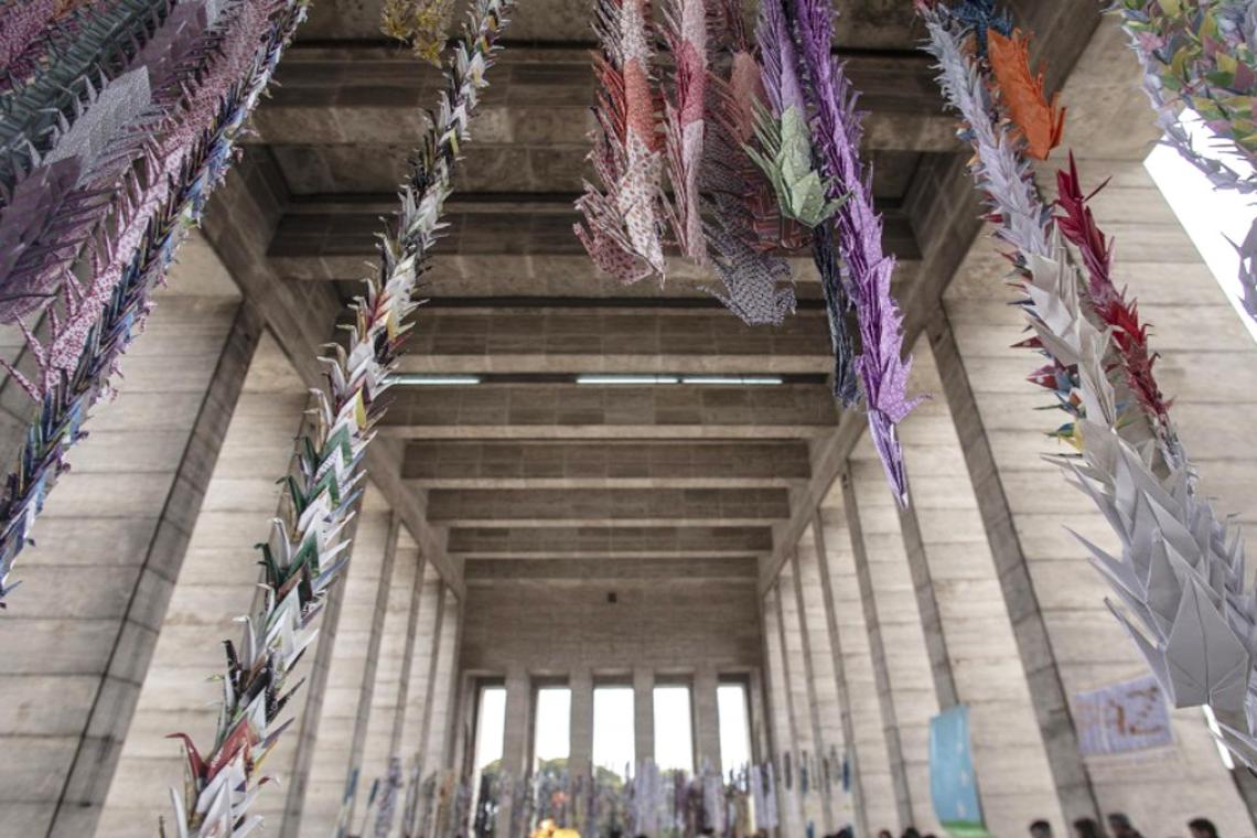 Mil Grullas por la Paz: Rosario renueva un mensaje de esperanza desde el Monumento