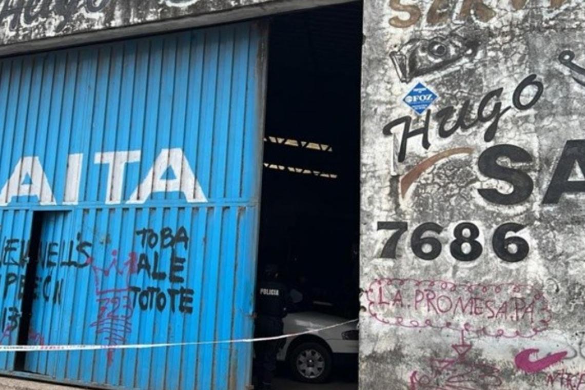 Tragedia laboral en Rosario: un colectivo cayó mientras era reparado y murió un trabajador