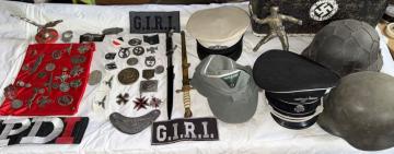 Allanamientos en Rosario: encontraron un arsenal y objetos con simbología nazi