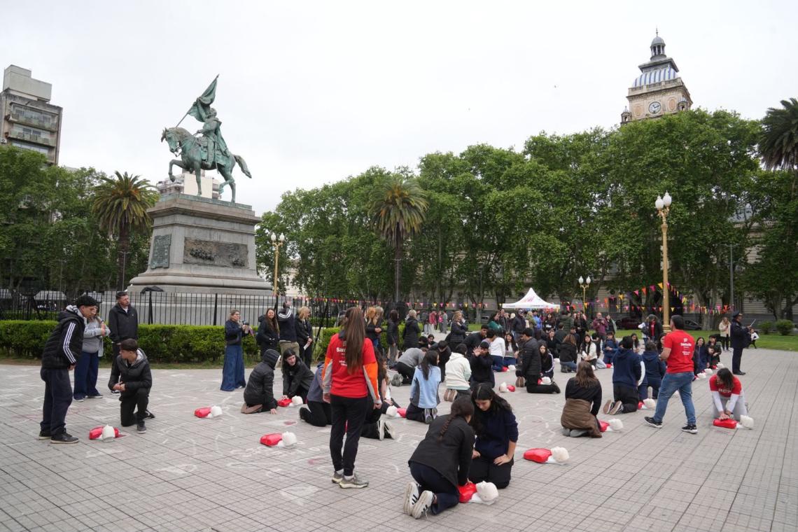 Más de 600 estudiantes se capacitaron en RCP y emergencias en Rosario